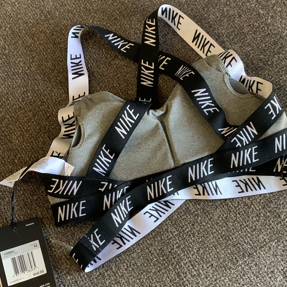 NWT XS Nike sports bra